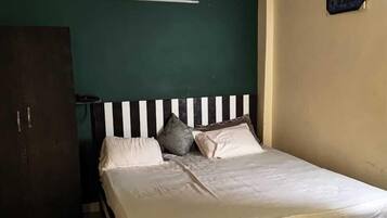 Basic Room, 1 Bedroom | Premium bedding, memory foam beds, desk, laptop workspace