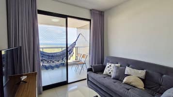 Apartamento básico | Área de estar | Smart TV 40 polegadas com canais digitais, Netflix