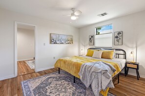 3 bedrooms, iron/ironing board, WiFi, bed sheets