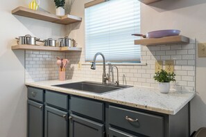 Microondas, horno, parrilla de estufa y lavavajillas 