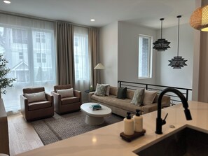 Living area - Monthly Rentals - A Stylish Nashville Rooftop Retreat, Minutes from Broadway! (Nashville)