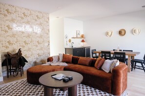 Living area - Monthly Rentals - A Stylish Nashville Rooftop Retreat, Minutes from Broadway! (Nashville)