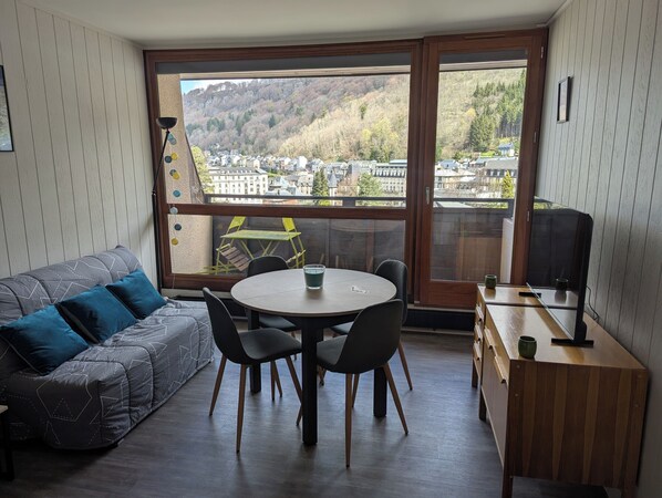 Smart TV, DVD player - 4-person apartment with balcony and beautiful view (Mont-Dore)