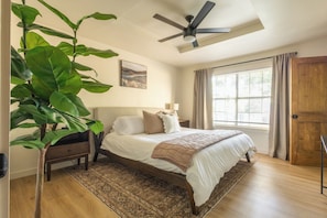 3 habitaciones, tabla de planchar con plancha y cuna de viaje