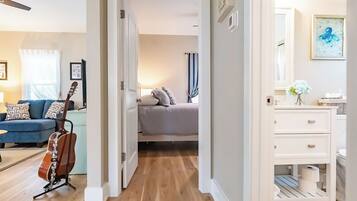 2 Schlafzimmer, Schreibtisch, Bügeleisen/Bügelbrett, Reisekinderbett