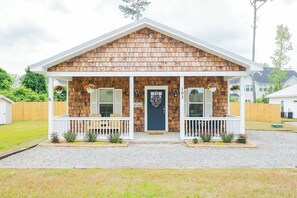 Exterior - Wilmington Pet Friendly Private Cottage Minutes to Downtown and ILM  (Wilmington)