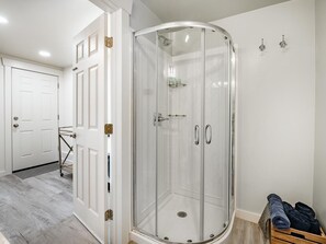 Shower, hair dryer, towels - Walking distance to beach,  BBH 4827 (Birch Bay)