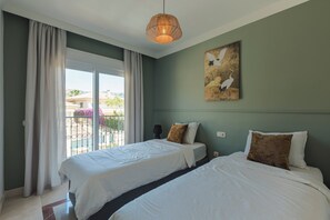 3 chambres, fer et planche à repasser, Wi-Fi gratuit, draps fournis