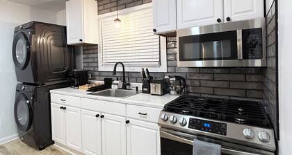Extravagant 2-bedroom house in Niagara Falls with desirable amenities.