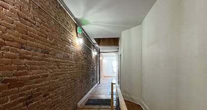 Cozy 1-bedroom apartment with WiFi, AC in charming Chewelah