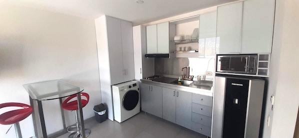 Standard Apartment, City View | Private kitchen | Microwave, stovetop, rice cooker, griddle