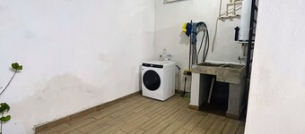 Air-conditioned house, electric gate, covered garage, lovingly decorated.