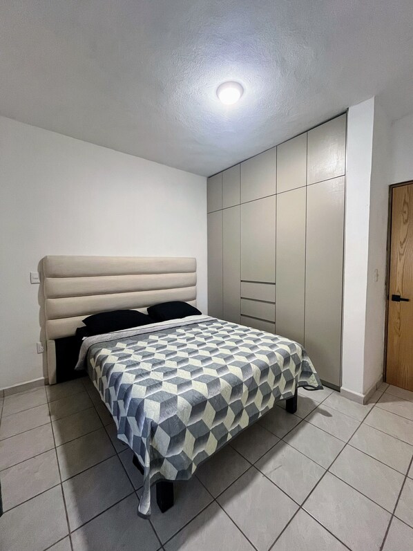 2 habitaciones, tabla de planchar con plancha y wifi 