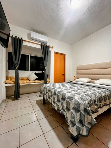 Air-conditioned house, electric gate, covered garage, lovingly decorated.