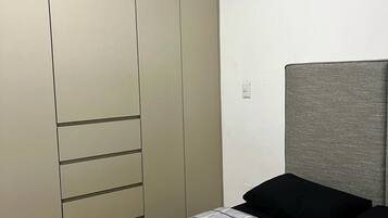 2 habitaciones, tabla de planchar con plancha y wifi