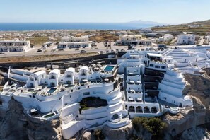 Exterior - Petit Palace Suites (Santorini)