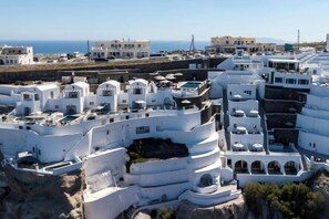 Exterior - Petit Palace Suites (Santorini)