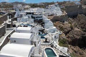 Exterior - Petit Palace Suites (Santorini)