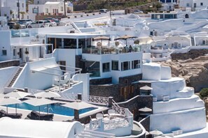 Exterior - Petit Palace Suites (Santorini)