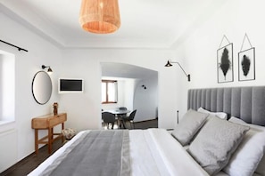 Room - Petit Palace Suites (Santorini)