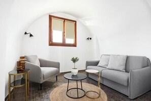 Room - Petit Palace Suites (Santorini)