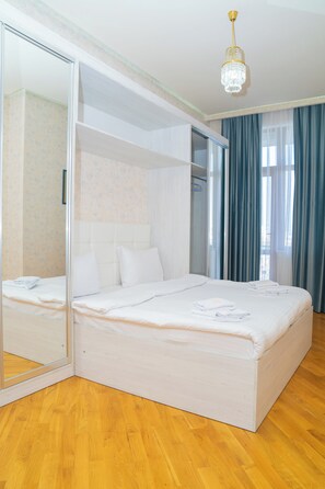 2 bedrooms, iron/ironing board, WiFi, bed sheets