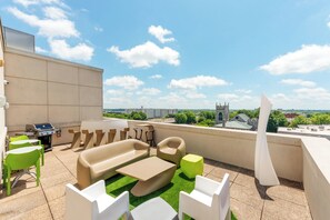 Outdoor dining - 4th Ward Industrial in the Heart of Charlotte (Charlotte)