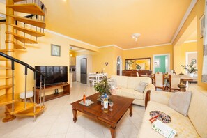 DVD player - Villa Spartera - Five Bedroom Villa, Sleeps 10 (Spartera)