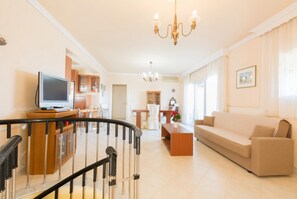 TV, fireplace, DVD player