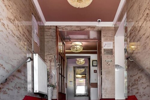 Tiptop Hotel Burgschmiet Garni