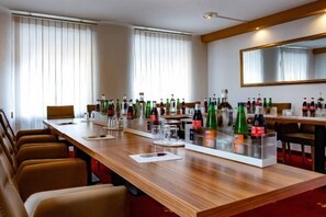 Bar (trong khuôn viên)