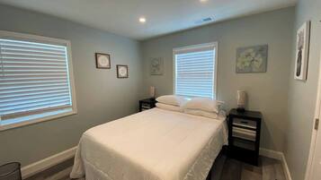 2 bedrooms, iron/ironing board, WiFi, bed sheets