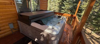 New Hot Tub! Large property on Rim of Duck Creek