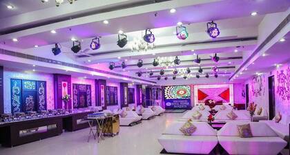 Stay Close to the Action at Palki Hall – Family-Friendly Comfort!