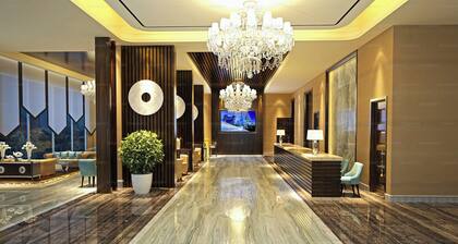 Stay Close to the Action at Palki Hall – Family-Friendly Comfort!