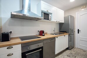 Micro-ondes, four, plaque de cuisson, lave-vaisselle