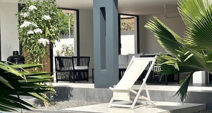 Luxurious 4-bedroom house next to Somone Lagune