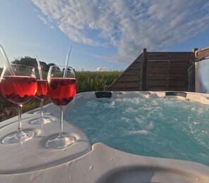 Outdoor spa tub - Beach house on the Rhön beach with whirlpool (Wartmannsroth)