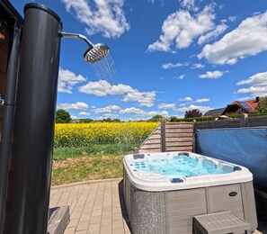 Bain à remous extérieur