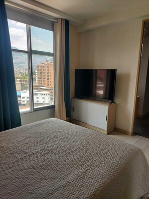 In-room safe, desk, iron/ironing board, free WiFi - Lovely one bedroom condo in Laureles (Medellín)