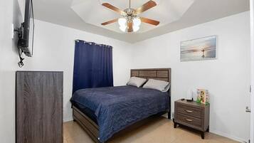 3 bedrooms, iron/ironing board, WiFi, bed sheets