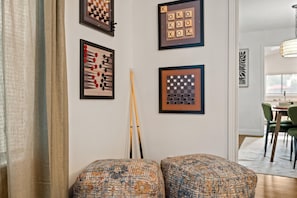 Interior - 3min to UND | Firepit, Pingpong & Game Nights (South Bend)