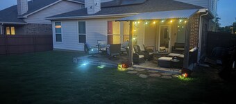 ✨ Spacious Retreat with Outdoor Movie Nights & Fire Pits! ✨
