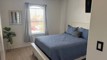 4 Schlafzimmer, Bügeleisen/Bügelbrett, kostenloses WLAN, Bettwäsche