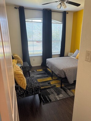 4 chambres, fer et planche à repasser, Wi-Fi gratuit, draps fournis