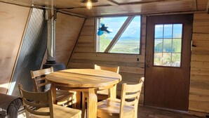 Dining - Pronghorn Point Cabin@22 West Cabins 18miles from Walden 80 miles from Steamboat (Walden)