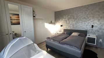 1 Schlafzimmer, Schreibtisch, Reisekinderbett, kostenloses WLAN