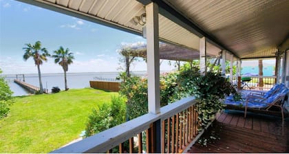 2-bedroom 2 bath..4 beds total Amazing Waterfront condo w/310 ft lit pier