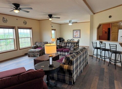 Base Camp Ranch House. One-of-a-kind 3 bedroom, 4 bath house. Inside Alamosa's #1 Campground