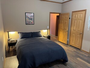 3 slaapkamers, een strijkplank/strijkijzer, wifi, beddengoed